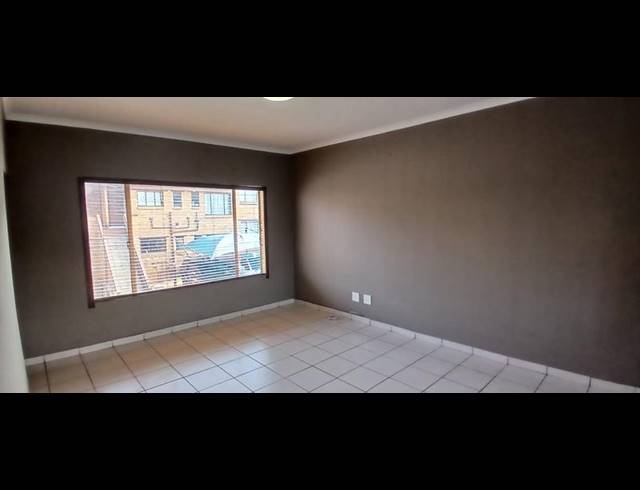 2 BEDROOM TOWNHOUSE FOR SALE IN MEREDALE